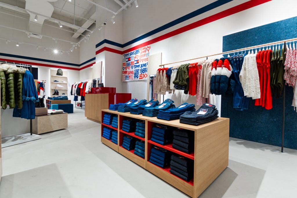 TOMMY HILFIGER  CenterVale Shopping